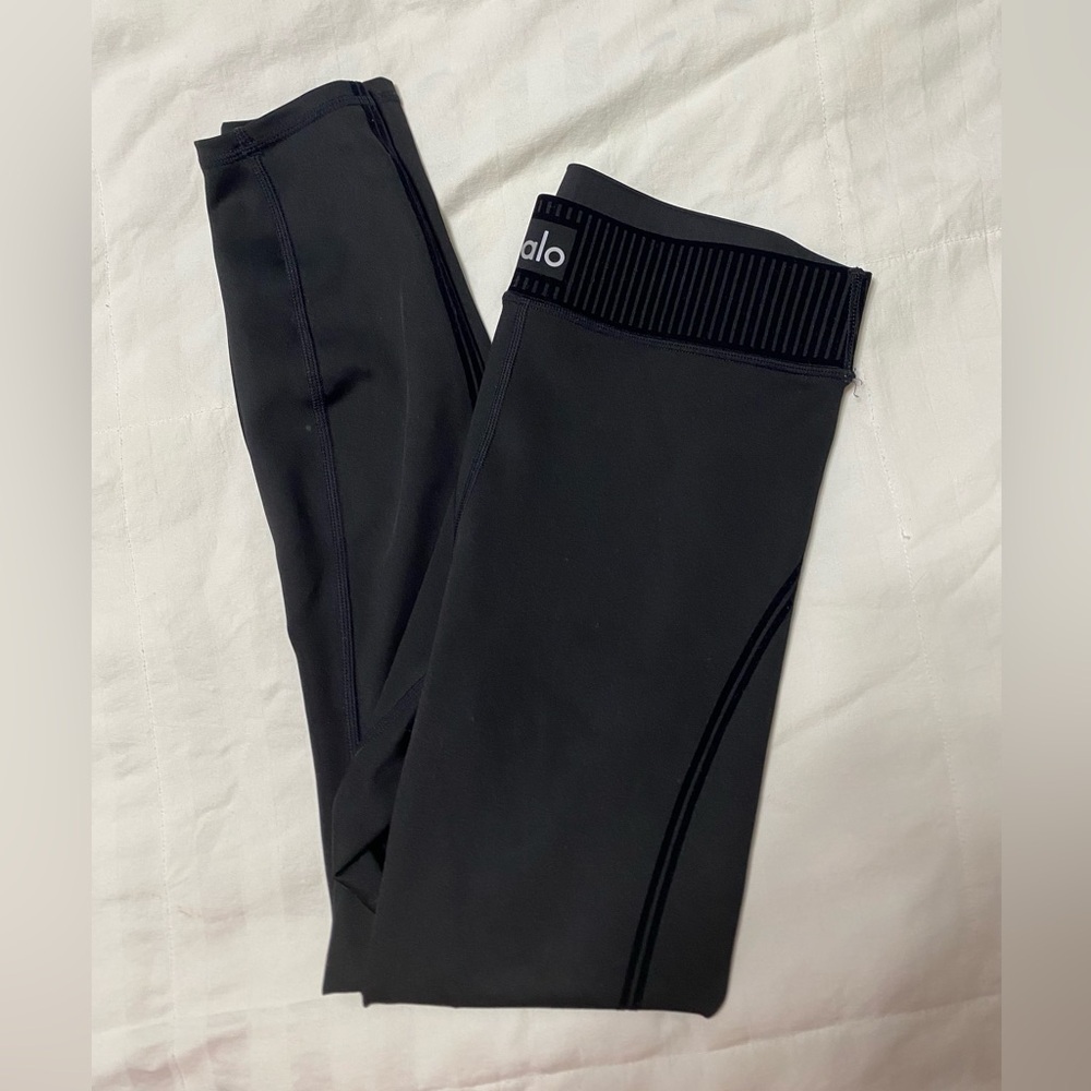 ALO Yoga Line up leggings sz Small
